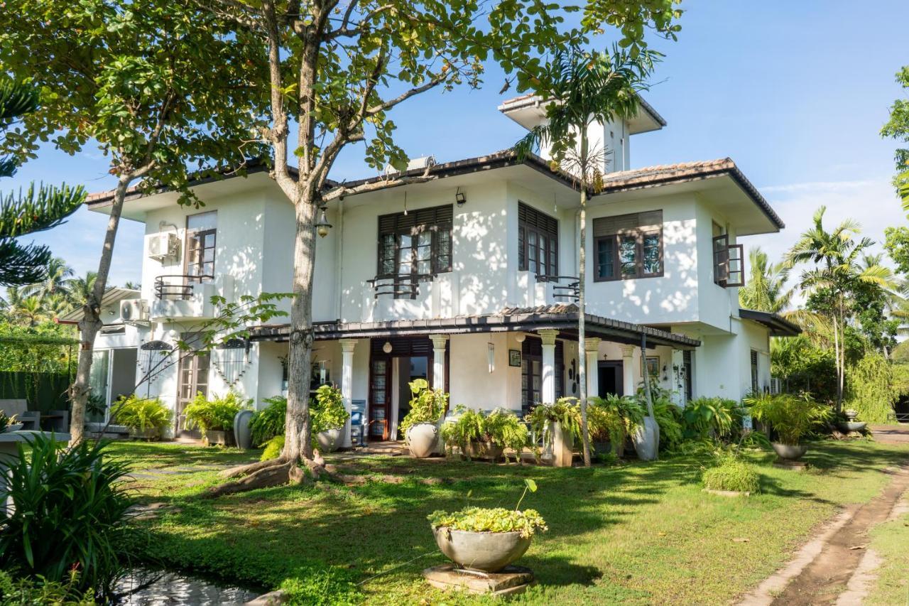 Villa Sarakkuwa Pamunugama Ngoại thất bức ảnh