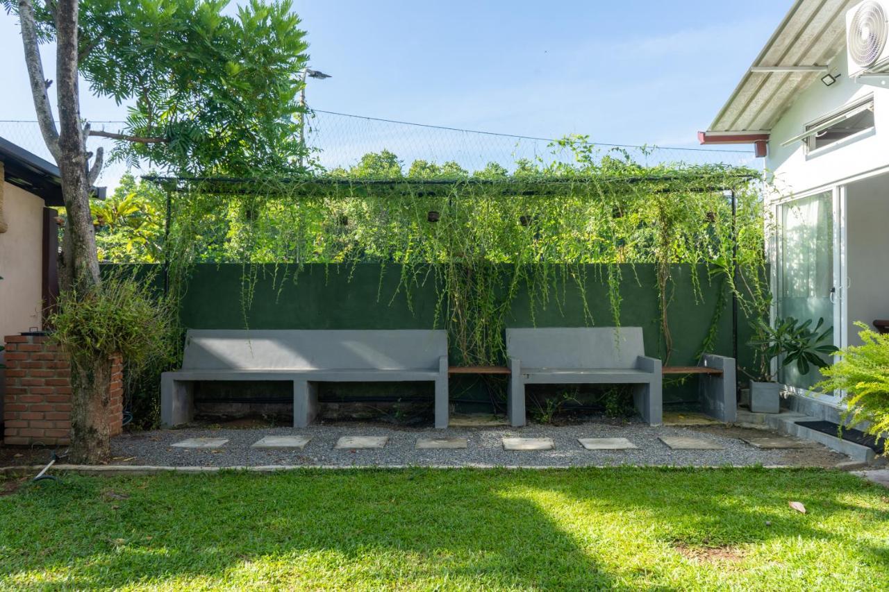 Villa Sarakkuwa Pamunugama Ngoại thất bức ảnh
