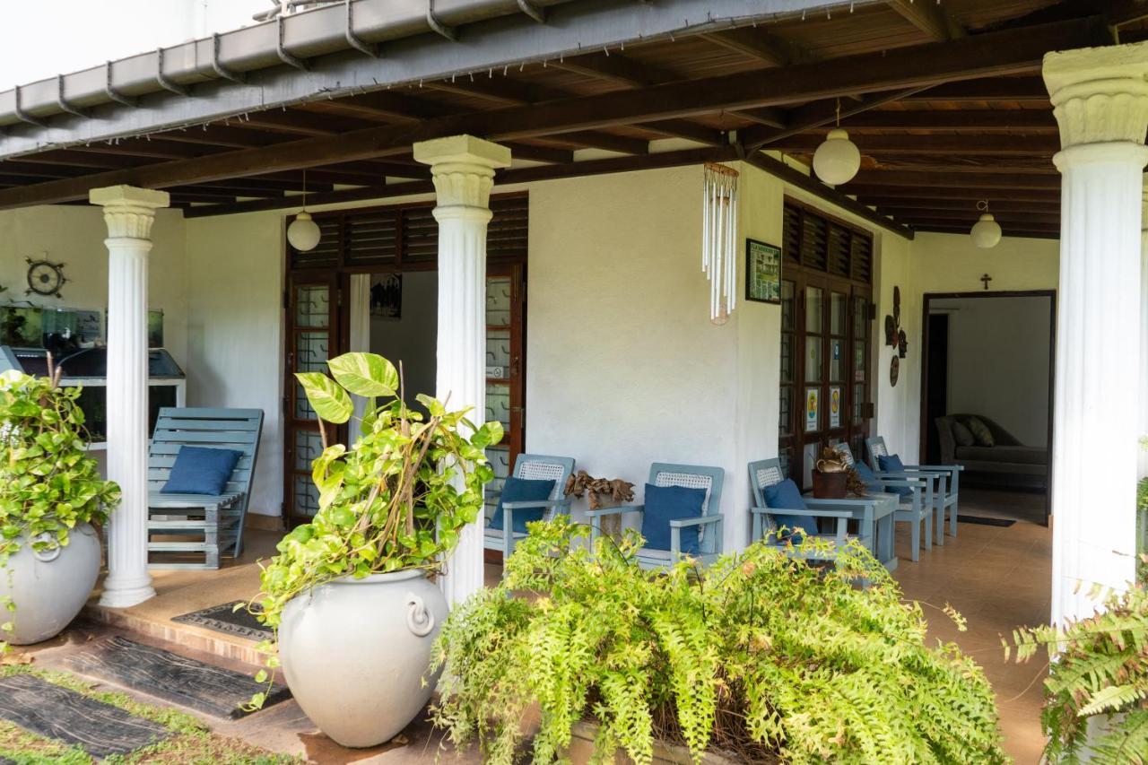 Villa Sarakkuwa Pamunugama Ngoại thất bức ảnh