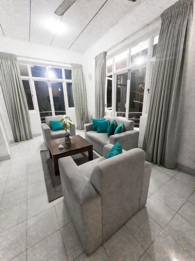Villa Sarakkuwa Pamunugama Ngoại thất bức ảnh